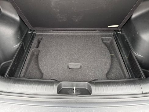 Used 2019 Jeep Cherokee Latitude Plus w/ Cold Weather Group image 17