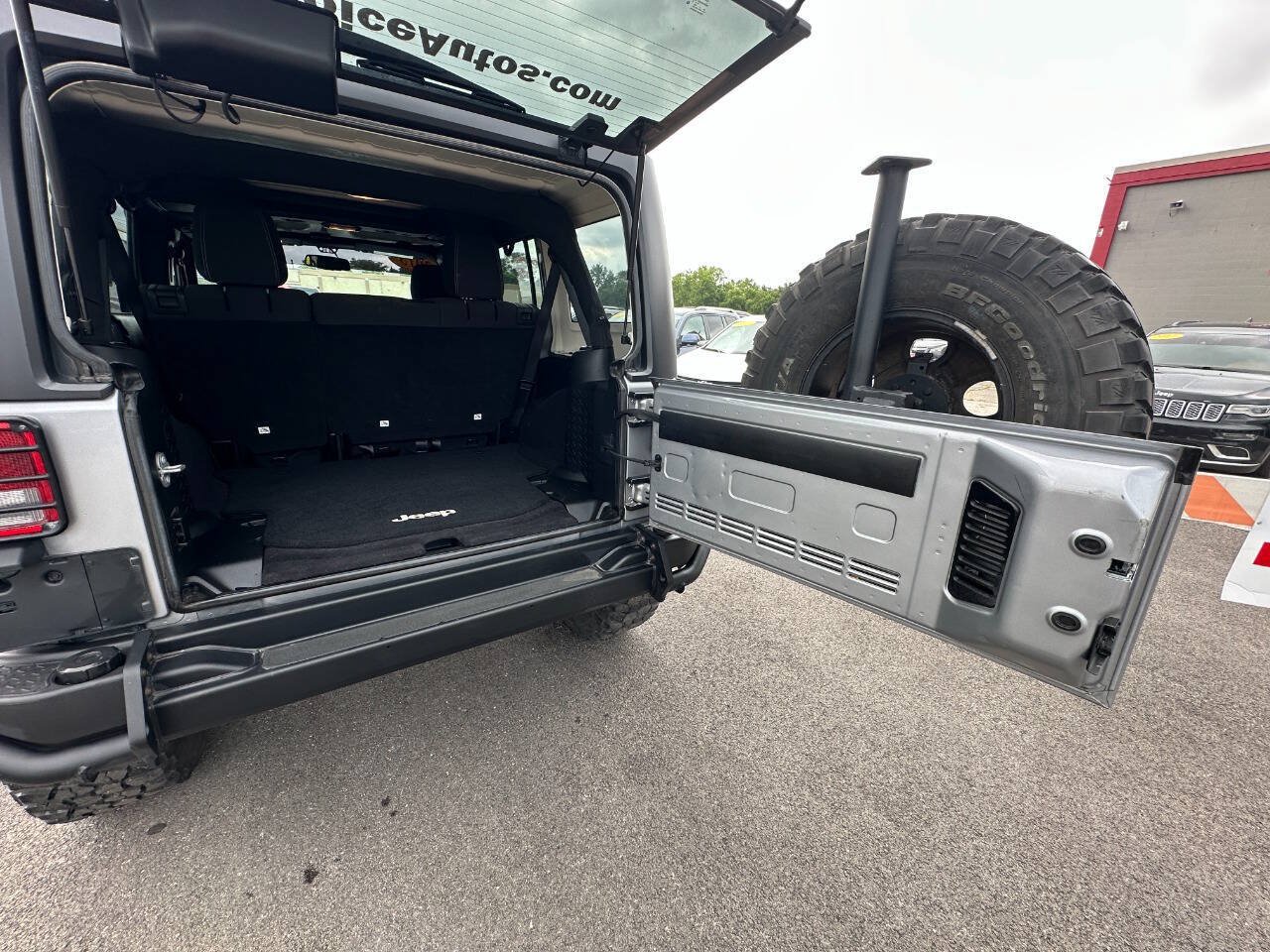 Used 2015 Jeep Wrangler Unlimited Rubicon w/ Dual Top Group AWD/4WD image 58