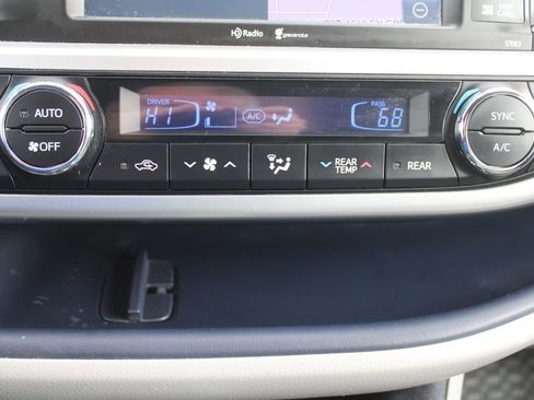 Used 2015 Toyota Highlander XLE image 42