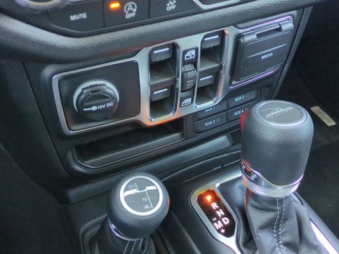 New 2026 Jeep Gladiator Sport AWD/4WD image 31