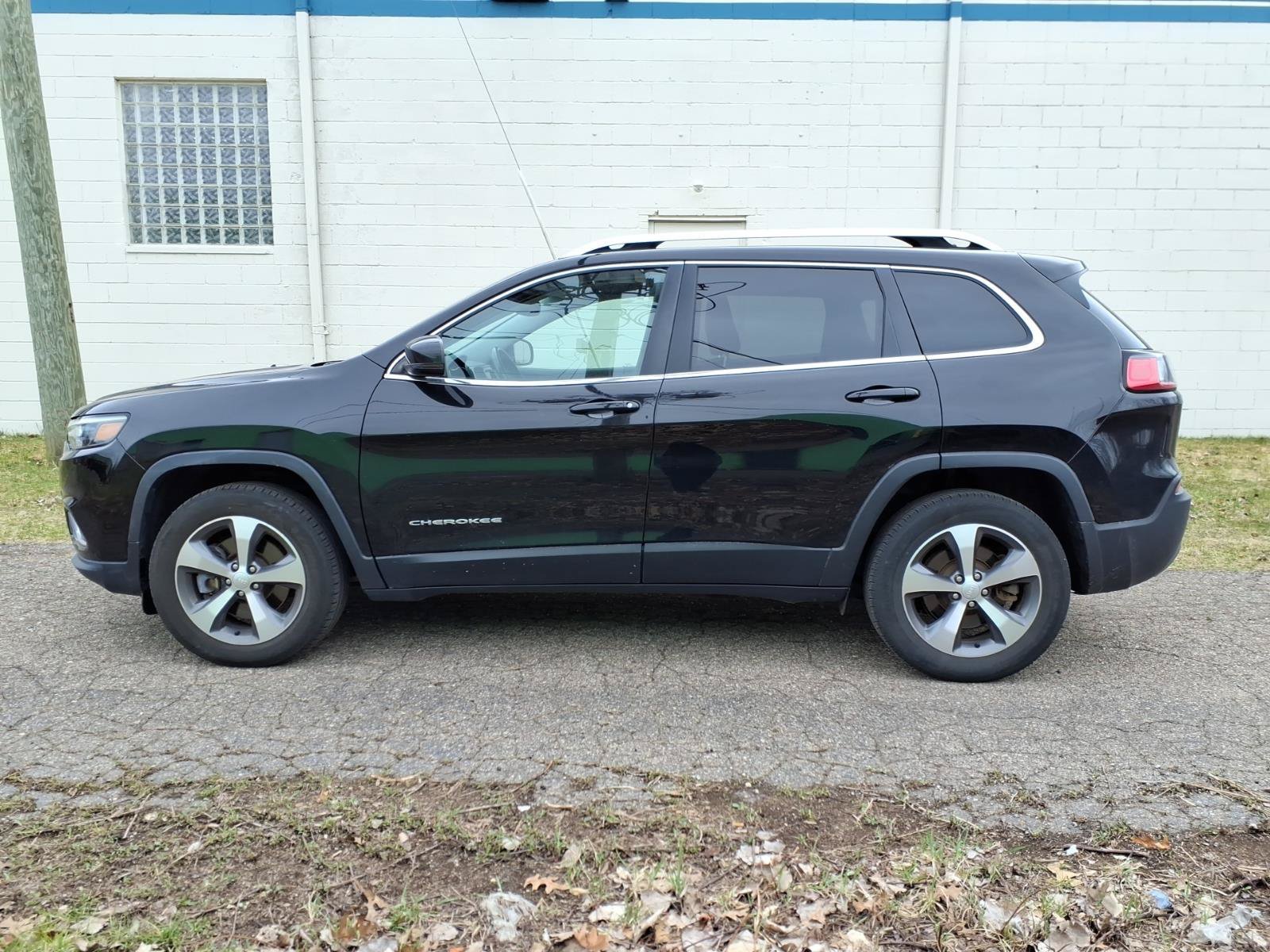 Used 2020 Jeep Cherokee Limited AWD/4WD image 2