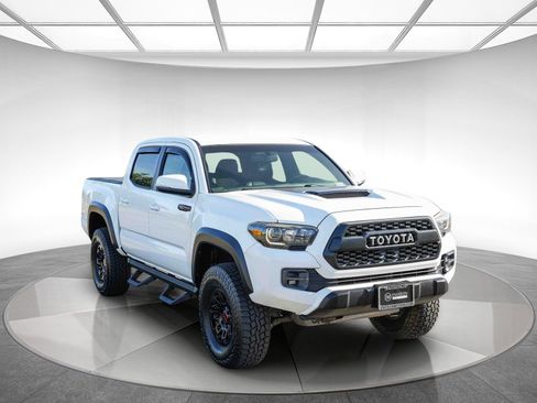 Used 2017 Toyota Tacoma TRD Pro AWD/4WD image 5