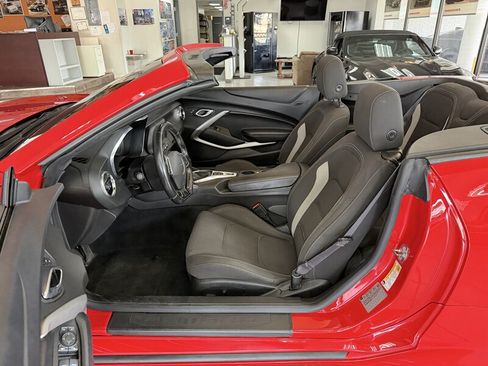 Used 2016 Chevrolet Camaro LT RWD image 7