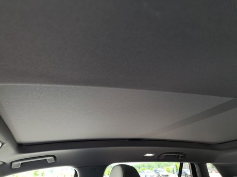 New 2026 Volkswagen Tiguan SE R-Line AWD/4WD image 28