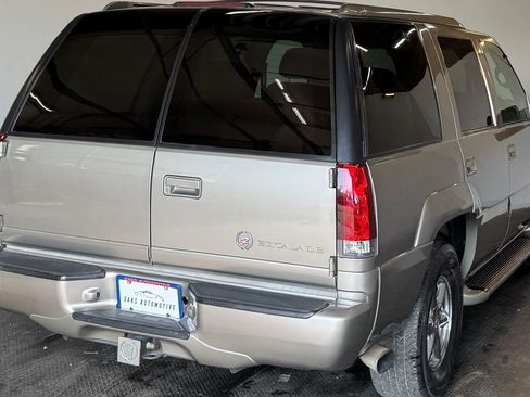 Used 2000 Cadillac Escalade Luxury image 5