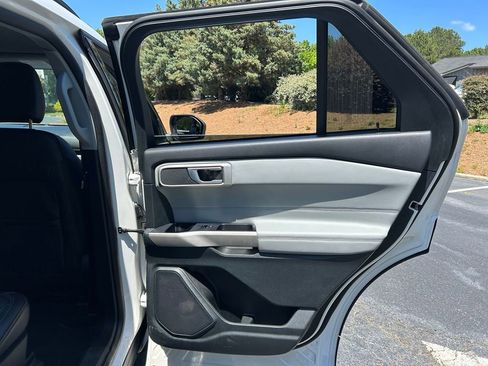 Used 2023 Ford Explorer XLT w/ Equipment Group 202A RWD image 60