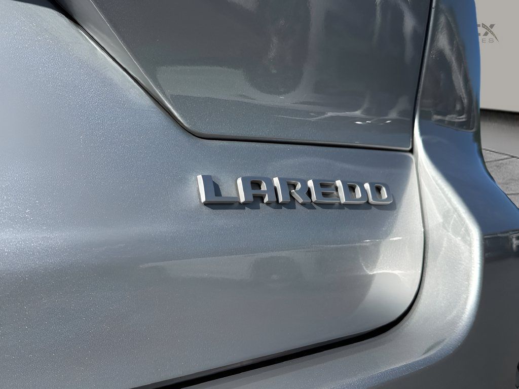 Used 2024 Jeep Grand Cherokee Laredo RWD image 28