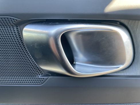 Used 2025 Volvo XC40 B5 Core image 12