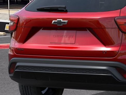 New 2026 Chevrolet Trax LT w/ Driver Confidence Package FWD image 14