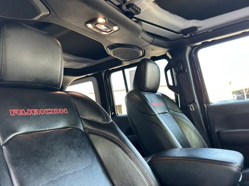 Used 2021 Jeep Wrangler Unlimited Rubicon w/ Cold Weather Group AWD/4WD image 19
