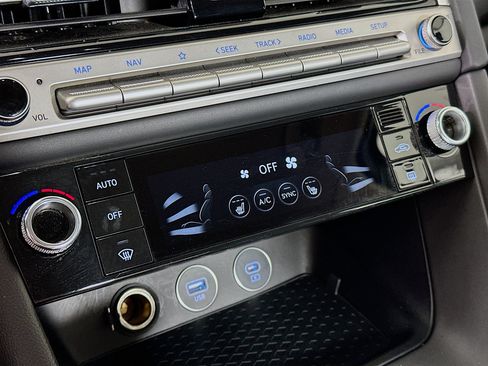 Used 2025 Genesis G70 2.5T RWD image 24