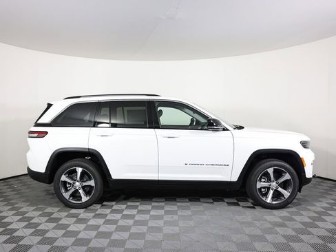 Used 2023 Jeep Grand Cherokee Limited image 15