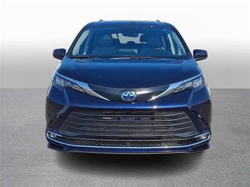 Certified 2024 Toyota Sienna XLE image 2
