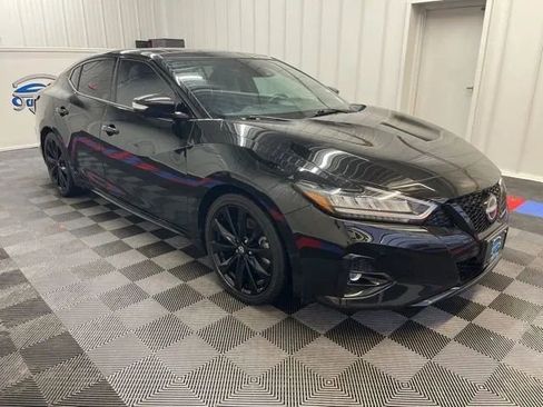 Used 2023 Nissan Maxima SR image 2