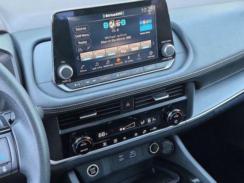 Used 2023 Nissan Rogue SV FWD image 21