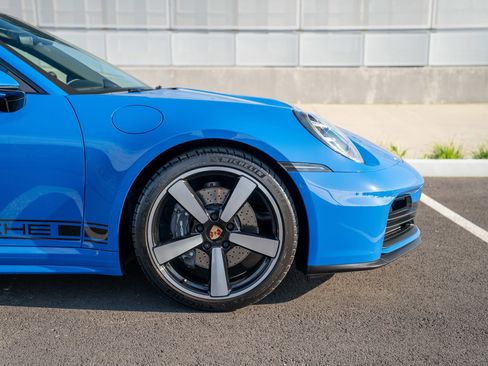 Certified 2025 Porsche 911 Carrera RWD image 9