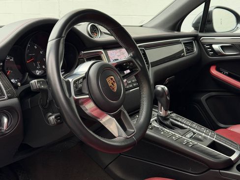Used 2018 Porsche Macan AWD/4WD image 16