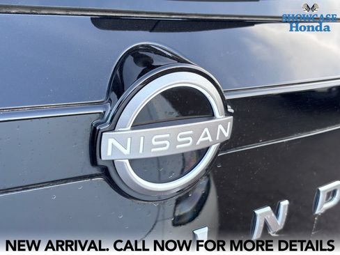 Used 2023 Nissan Pathfinder Platinum w/ Cargo Package FWD image 10
