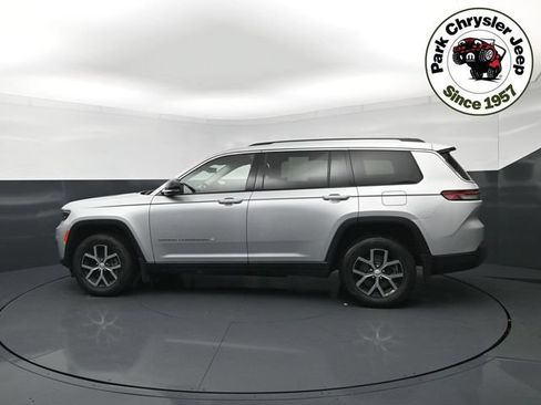 Used 2023 Jeep Grand Cherokee L Limited w/ Luxury Tech Group II AWD/4WD image 3