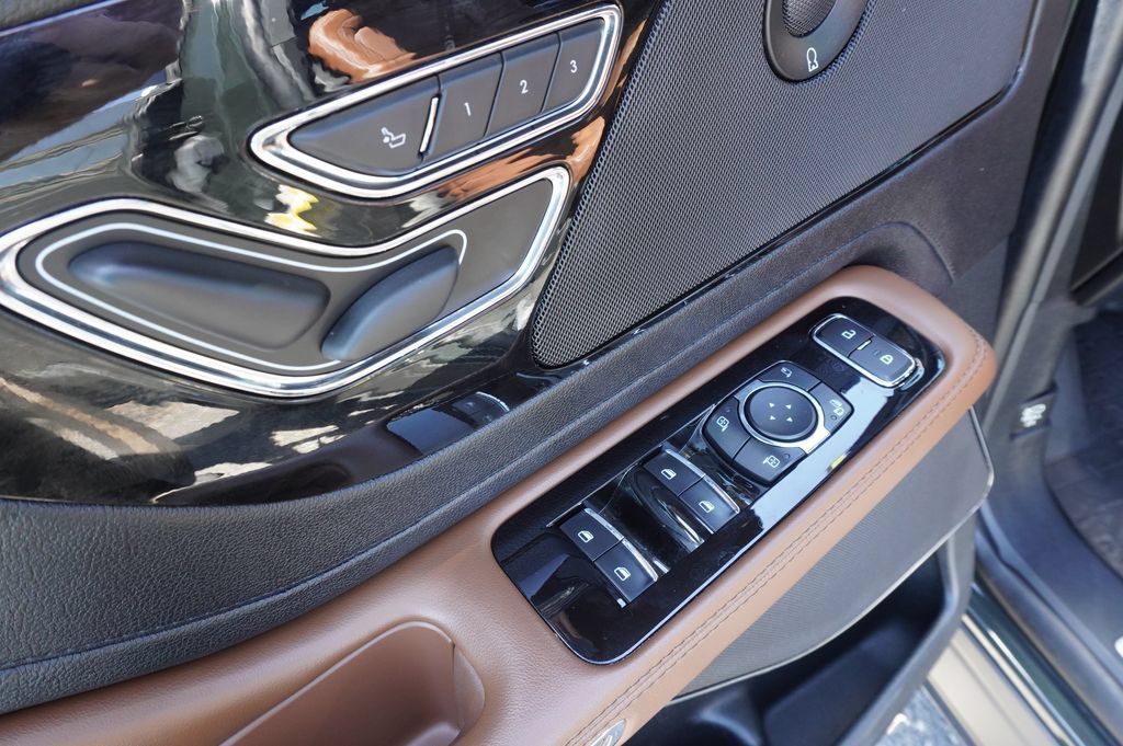 Used 2023 Lincoln Aviator Reserve w/ Equipment Group 201A RWD image 18