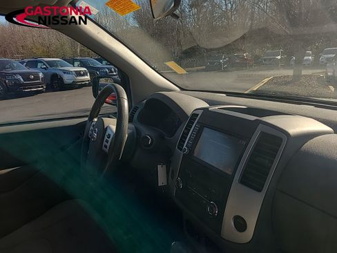Used 2019 Nissan Frontier SV image 19