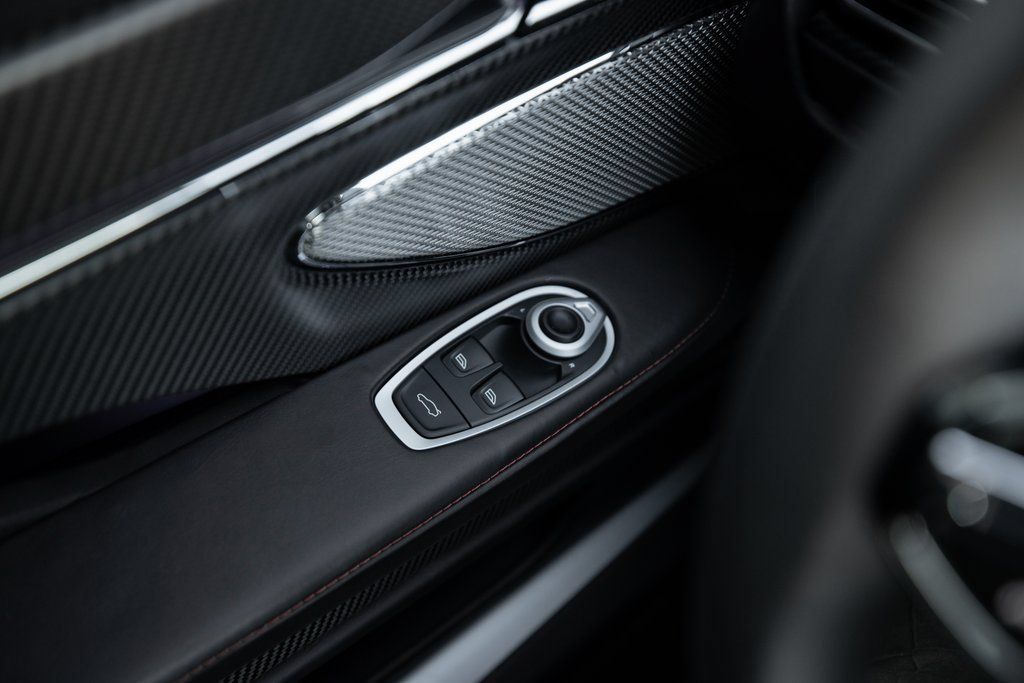 Used 2025 Aston Martin DB12 Coupe RWD image 34