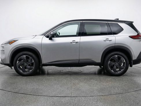 Used 2025 Nissan Rogue SV AWD/4WD image 5