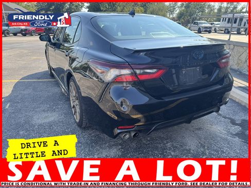 Used 2024 Toyota Camry SE w/ Convenience Package image 3