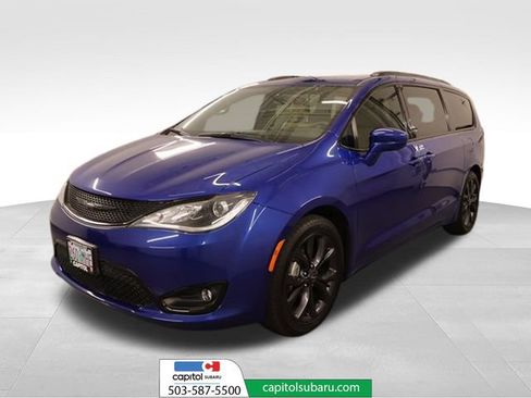 Used 2019 Chrysler Pacifica Touring Plus w/ S Appearance Package FWD image 5