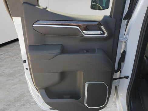 New 2026 GMC Sierra 1500 Elevation image 17