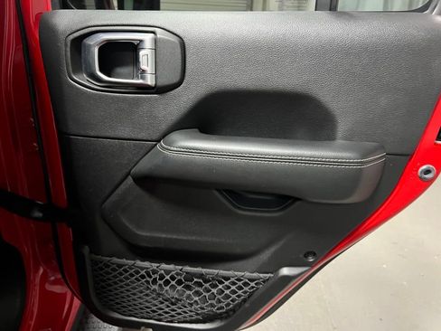 Used 2020 Jeep Wrangler Unlimited Sahara image 12