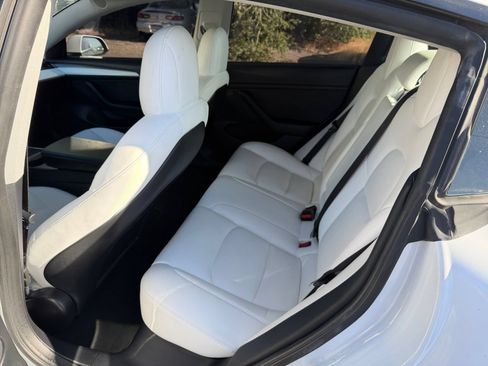 Used 2022 Tesla Model 3 Long Range AWD/4WD image 29