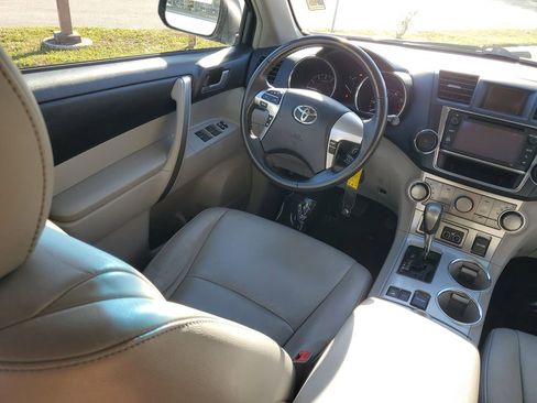 Used 2013 Toyota Highlander SE image 22