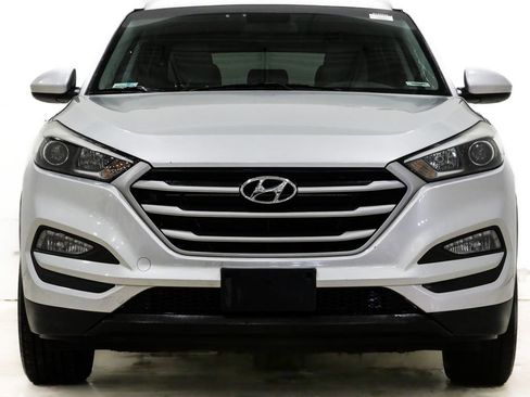 Used 2017 Hyundai Tucson SE image 2