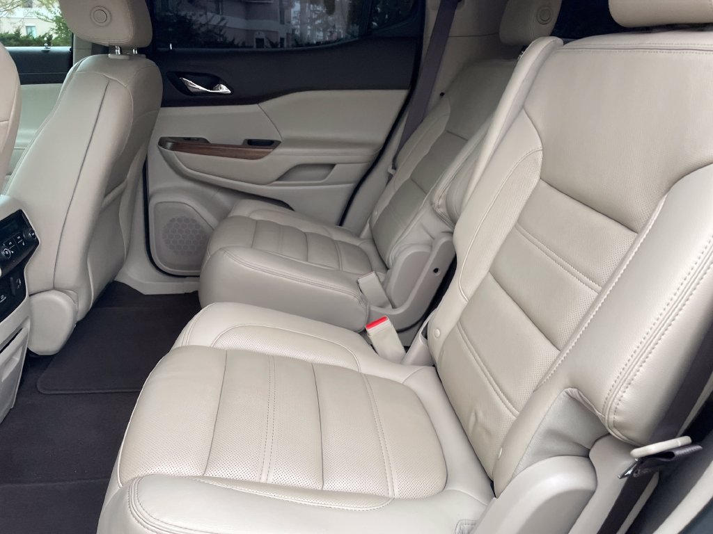 Used 2019 GMC Acadia Denali w/ Technology Package FWD image 11
