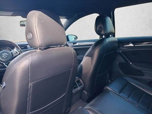 Used 2017 Volkswagen Golf S image 10