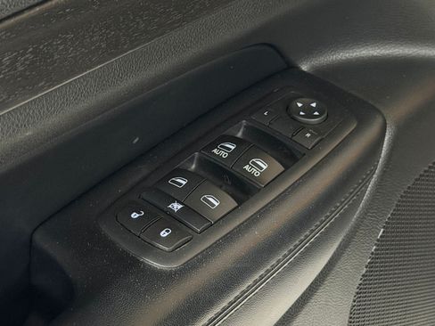 Used 2017 Jeep Grand Cherokee Altitude RWD image 36
