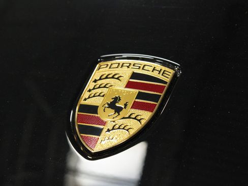 Certified 2025 Porsche Macan AWD/4WD image 27