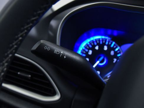 Used 2025 Chrysler Pacifica Select FWD image 28