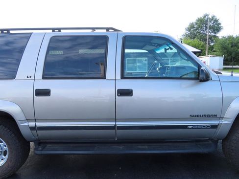 Used 1999 Chevrolet Suburban 2500 w/ Preferred Equipment Group 3 AWD/4WD image 21