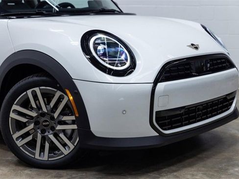 Certified 2025 MINI Cooper 2-Door Hardtop image 6