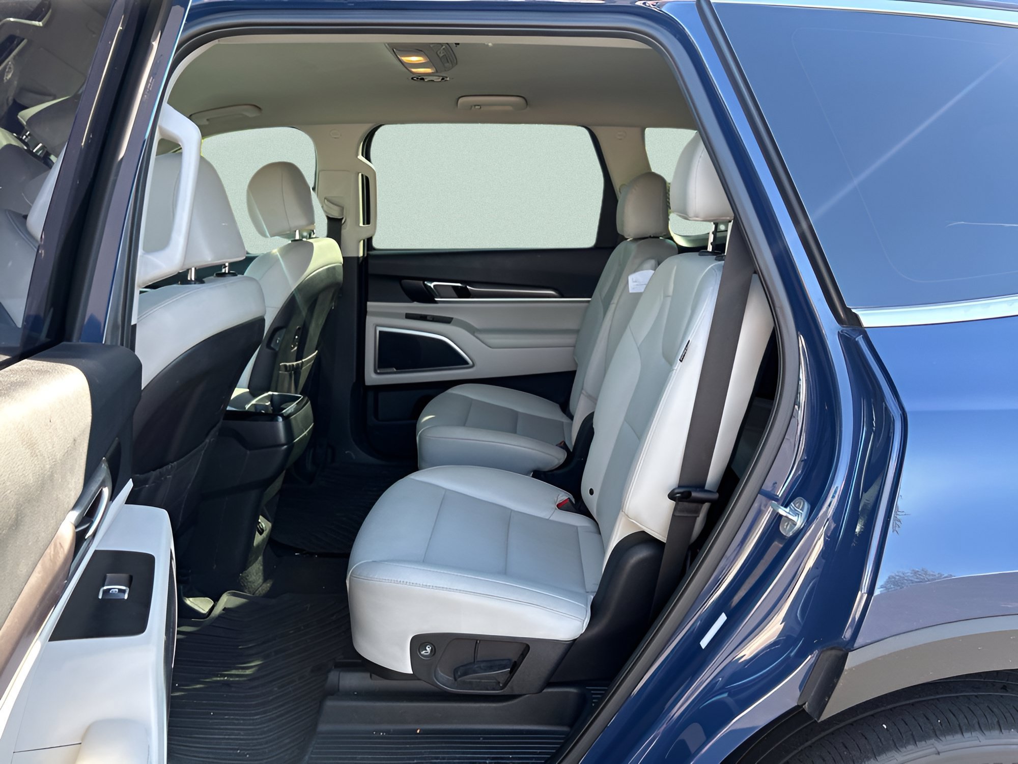 Used 2023 Kia Telluride S AWD/4WD image 16