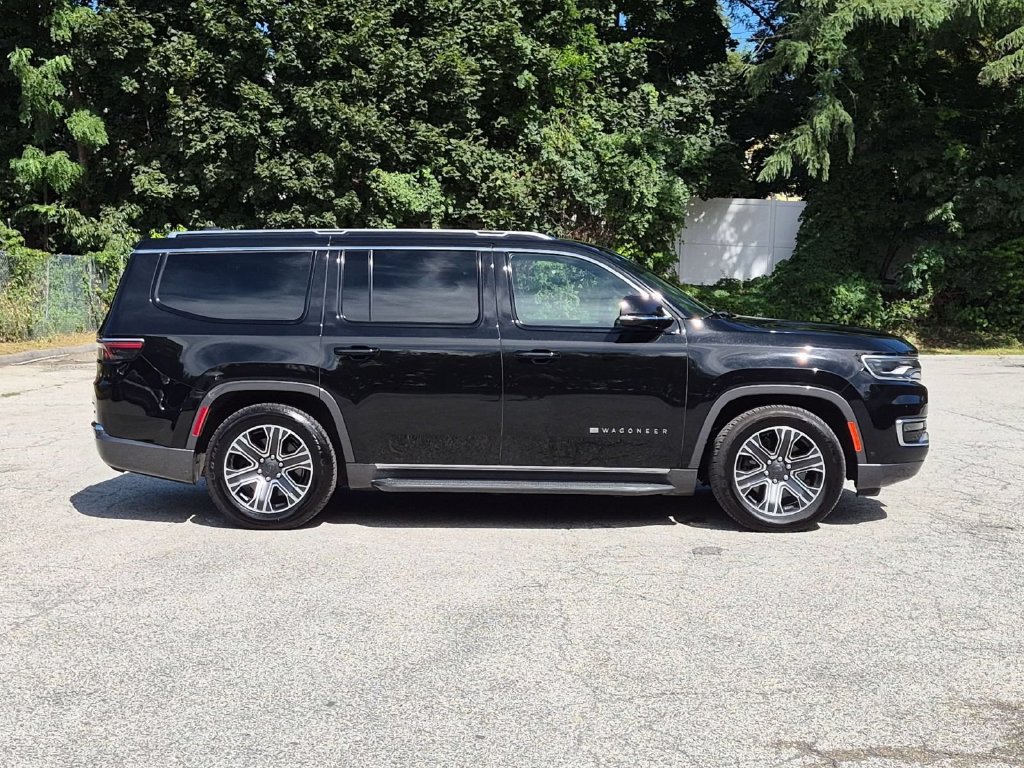 Used 2022 Jeep Wagoneer Series III AWD/4WD image 2