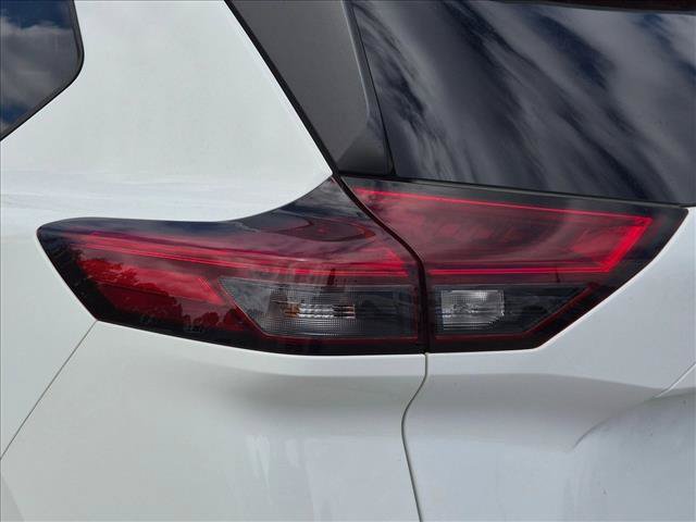 Used 2021 Nissan Rogue S FWD image 5