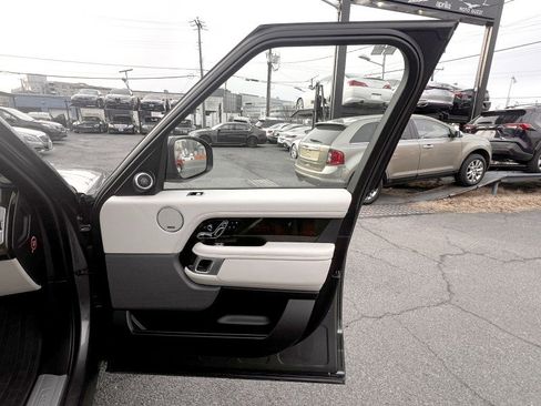 Used 2019 Land Rover Range Rover HSE image 13