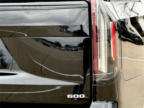 Used 2022 Cadillac Escalade ESV Sport Platinum image 8