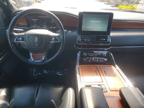 Used 2019 Lincoln Navigator Select w/ Technology Package image 10