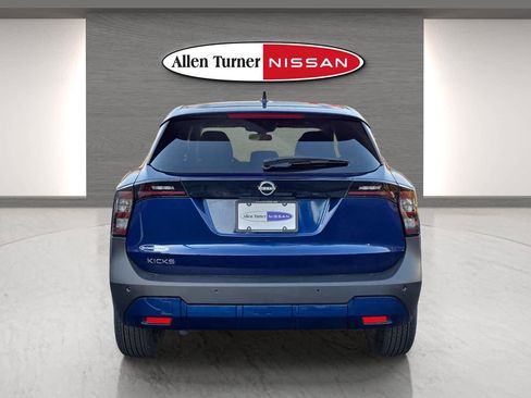 Used 2025 Nissan Kicks SV image 7