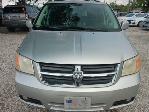 Used 2010 Dodge Grand Caravan SXT FWD image 2