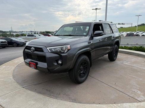 Certified 2022 Toyota 4Runner SR5 Premium w/ Moonroof Package AWD/4WD image 10